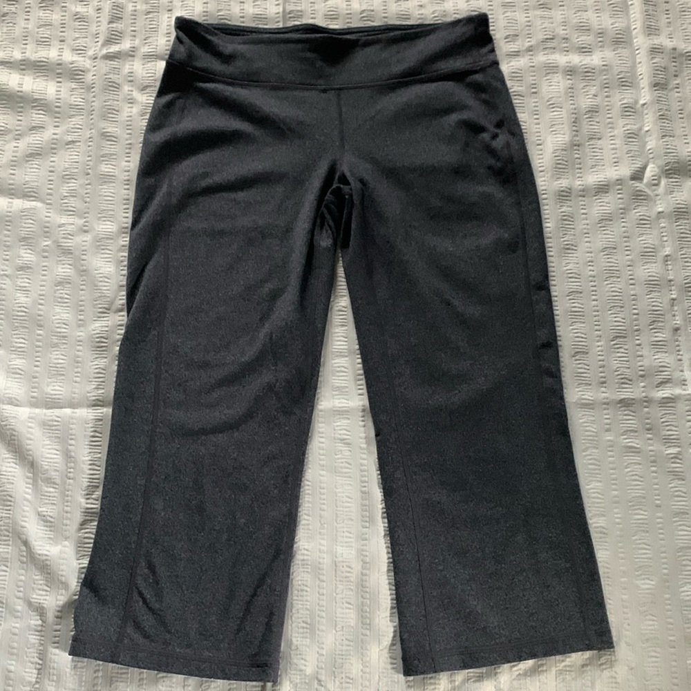 Athleta women’s wide leg pull on cropped pant sz. Medium